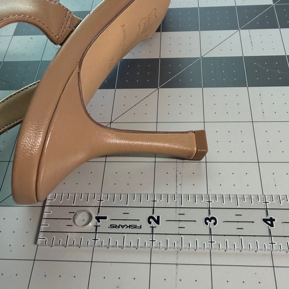 Ann Taylor Women's Beige Slingback Flats - Picture 4 of 4